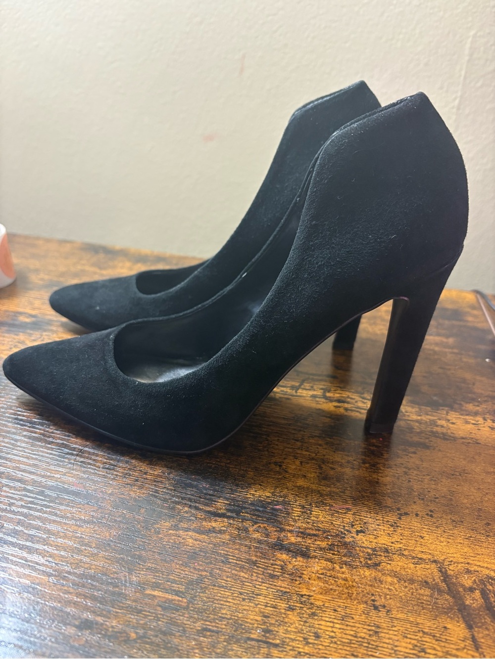 Steve Madden Black Suede Pointed Toe Pumps - Picture 3 of 8